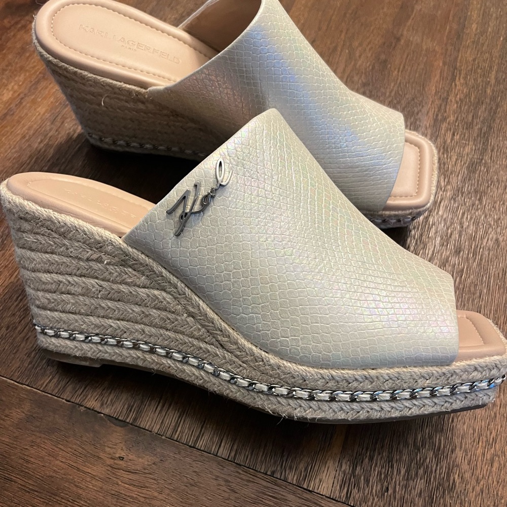 Karl Lagerfeld 4” Wedge Size 10
